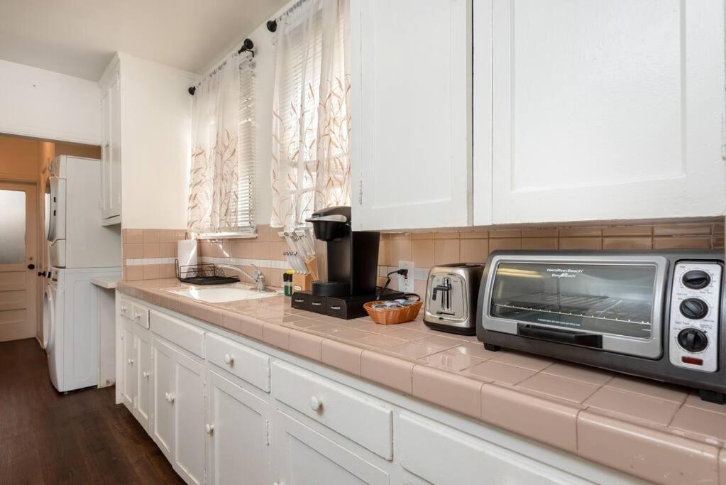 Serenity In The City: 2br W/ Hot Tub Holiday home *